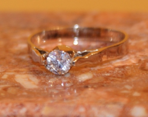 Prsteň s diamantom.Natural diamond.