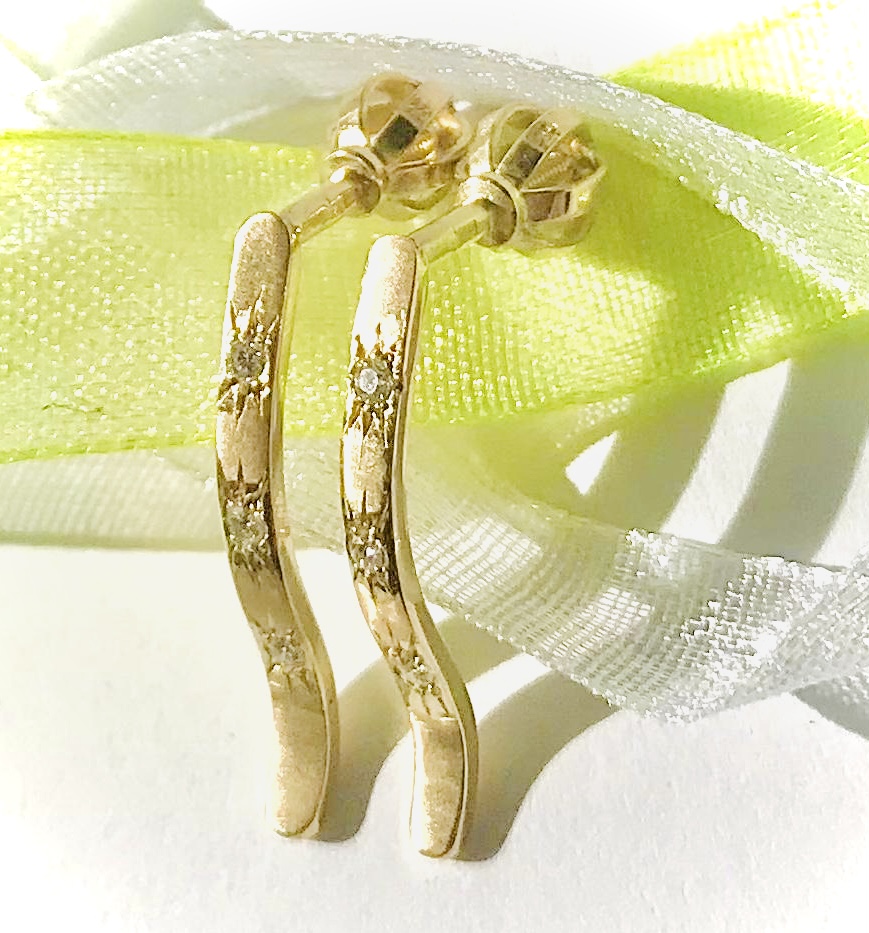Zlaté náušnice,na šrobik.Briliantová technika.Zlato 18 k