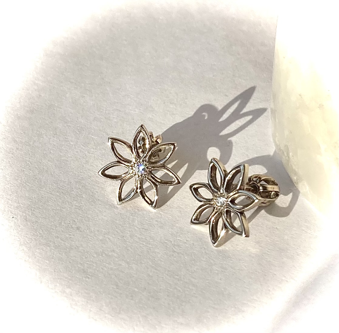 14-karat gold,diamond earrings,natural.