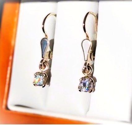 Náušnice s diamantom,biele zlato,natural diamant,kvality excelent.